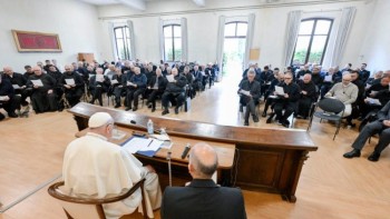 ĐTC Phanxicô gặp 100 linh mục Roma