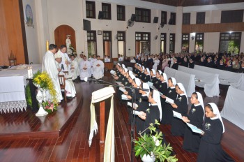 Thánh lễ đơn thệ của 21 nữ tu Dòng NVHB