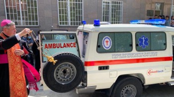 ĐTC tặng thiết bị y tế giúp Armenia