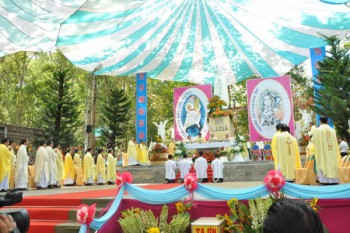 Thánh lễ kính Đức Mẹ Vô Nhiễm tại Thác Mơ -2015