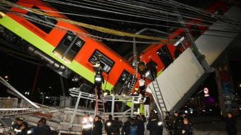 Cầu nguyện cho nạn nhân tai nạn tàu điện ngầm