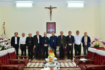 Các Đức Giám mục Hà Nội họp mặt Tất niên