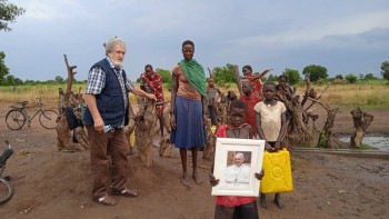 ĐTC giúp xây dựng giếng nước ở Uganda