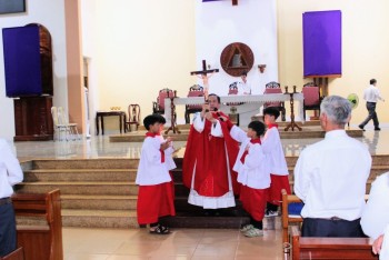 Thứ Sáu Tuần Thánh tại Giáo xứ Long Điền