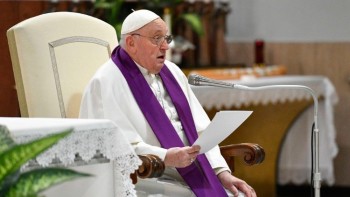 Tại sao Giáo hoàng lại mặc áo màu trắng