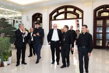 Ngoại trưởng Tòa Thánh đến TGP Sài Gòn