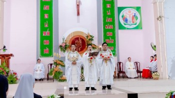 Gx. Phúc Lộc - Tân linh mục dâng lễ tạ ơn