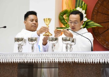 Gx. Vinh Hương – Tân Linh mục dâng lễ Tạ ơn