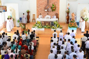 Giáo xứ Hòa Nam Mừng Bổn Mạng.
