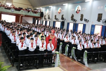 GX Châu Sơn: Thánh lễ ban Bí tích Thêm Sức