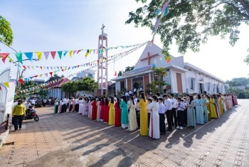 Gx. Thánh Linh: 75 em Rước lễ lần đầu
