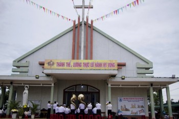 Gx. Phúc Lộc Chầu Thánh Thể
