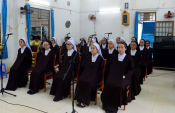 Dòng Cát Minh BMT mừng kính Thánh Têrêsa Hài Đồng  Giêsu 01.10.25