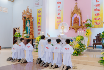 Giáo họ Thánh Mẫu: Chầu Thánh Thể