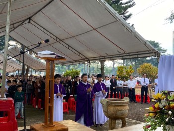 Thánh lễ cầu cho các Linh hồn tại nghĩa trang