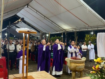 Gx Thổ Hoàng Thánh lễ cầu cho các linh hồn tại nghĩa trang