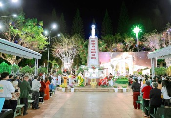 Đài Đức Mẹ Thánh Linh: Lễ Giáng Sinh 2025