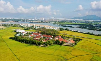 Tiểu chủng viện Làng Sông xơ xác sau bão