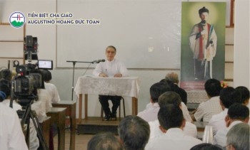 Tiễn biệt Cha giáo Augustinô Hoàng Đức Toàn