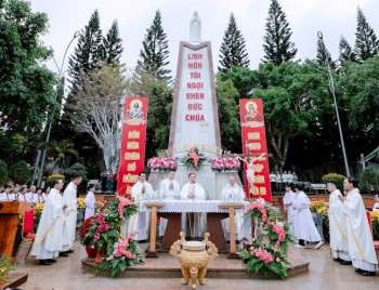 Giáo xứ Thánh Linh: Lễ Đức Mẹ Lộ Đức