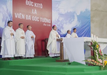 Thánh lễ Đặt Đá Xây Dựng Nhà Thờ Vinh Hà