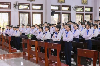 Giáo xứ Dungx Lạc : Thánh lễ Rước lễ lần đâu