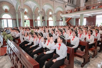 Giáo xứ Kiến Hòa: Hồng ân Thêm Sức