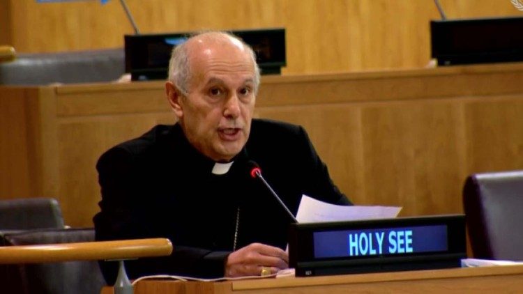 Vatican kêu gọi mở hành lang nhân đạo