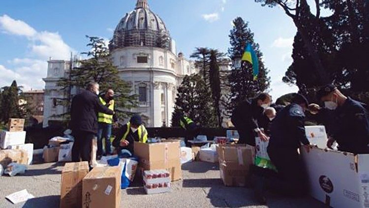 Vatican quyên góp thuốc men giúp Ucraina
