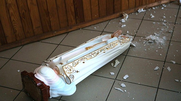Tượng Đức Mẹ Fatima ở Ucraina bị phá huỷ