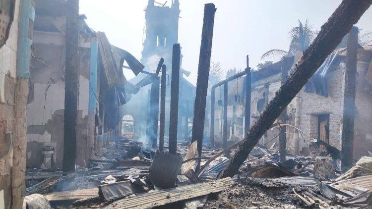 Nhà thờ Chan Thar ở Myanmar bị đốt cháy