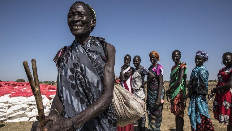 Người dân Nam Sudan đang chờ đợi ĐTC