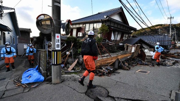 ĐTC cầu nguyện cho các nạn nhân động đất ở Nhật Bản