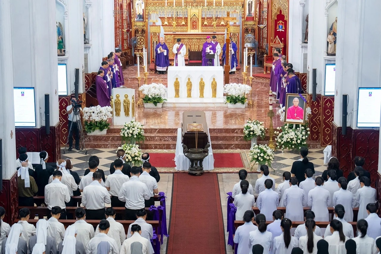 Nghi thức tẫn liệm ĐGM Lô-ren-sô Chu Văn Minh