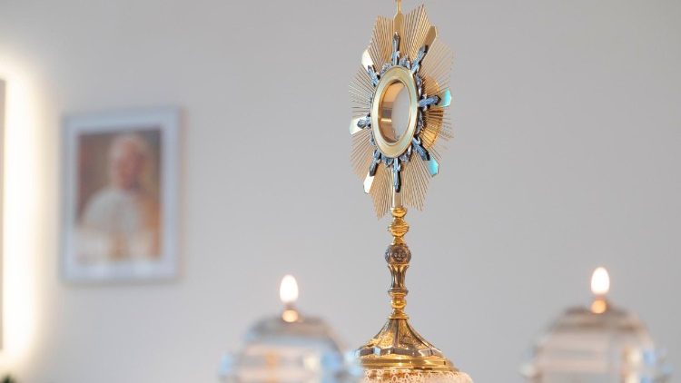 HĐGM Mỹ kêu gọi Chầu Thánh Thể vì hòa bình