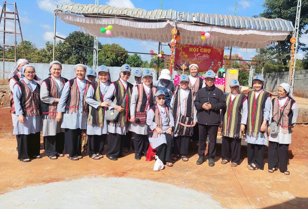 Giáo họ Hiếu Xuân: Hội chợ Xuân yêu thương