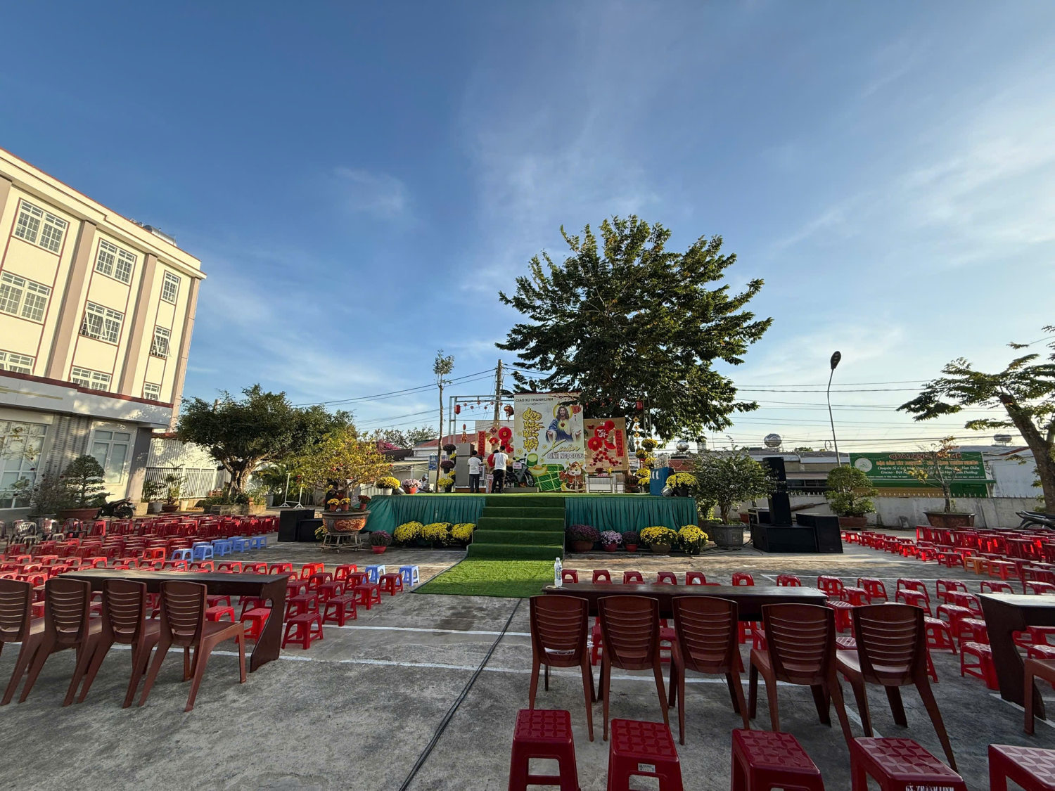 quang cảnh sân khấu Xuânn Bính Ngọ 2026