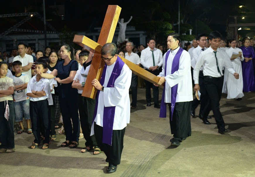 GX Châu Sơn: Đàng Thánh Giá trọng thể