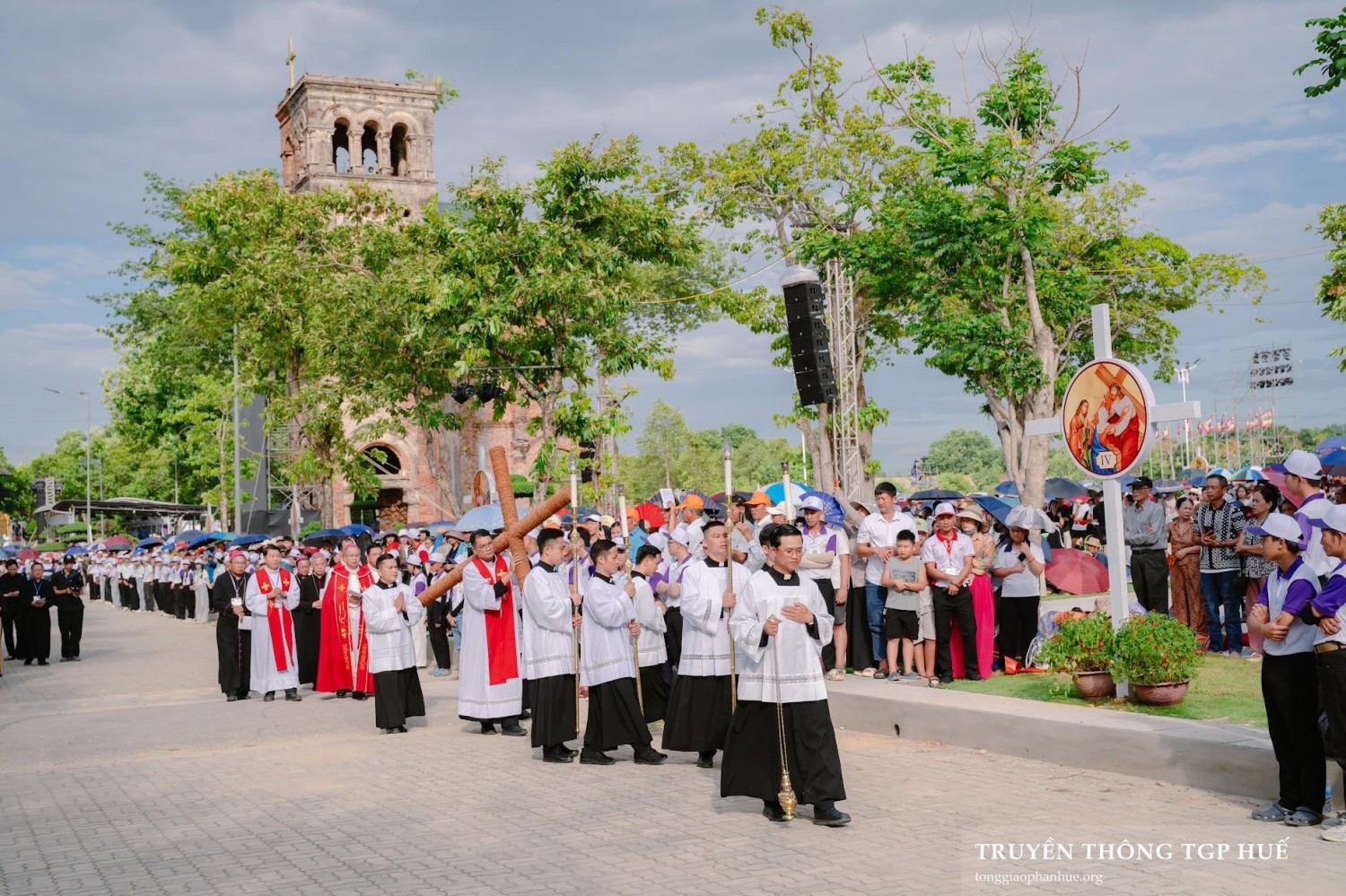Đại hội La Vang 32: Ngắm Đường Thánh Giá